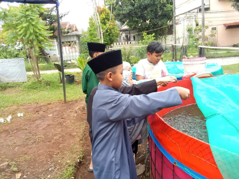 Menanamkan Cinta Lingkungan
